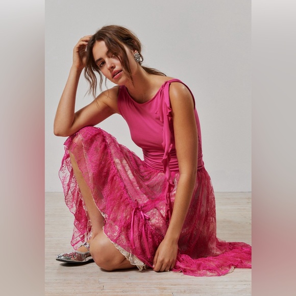 New with tag. Kimchi Blue Maeve Sheer Lace Midi Skirt Urban Outfitters - Picture 2 of 9